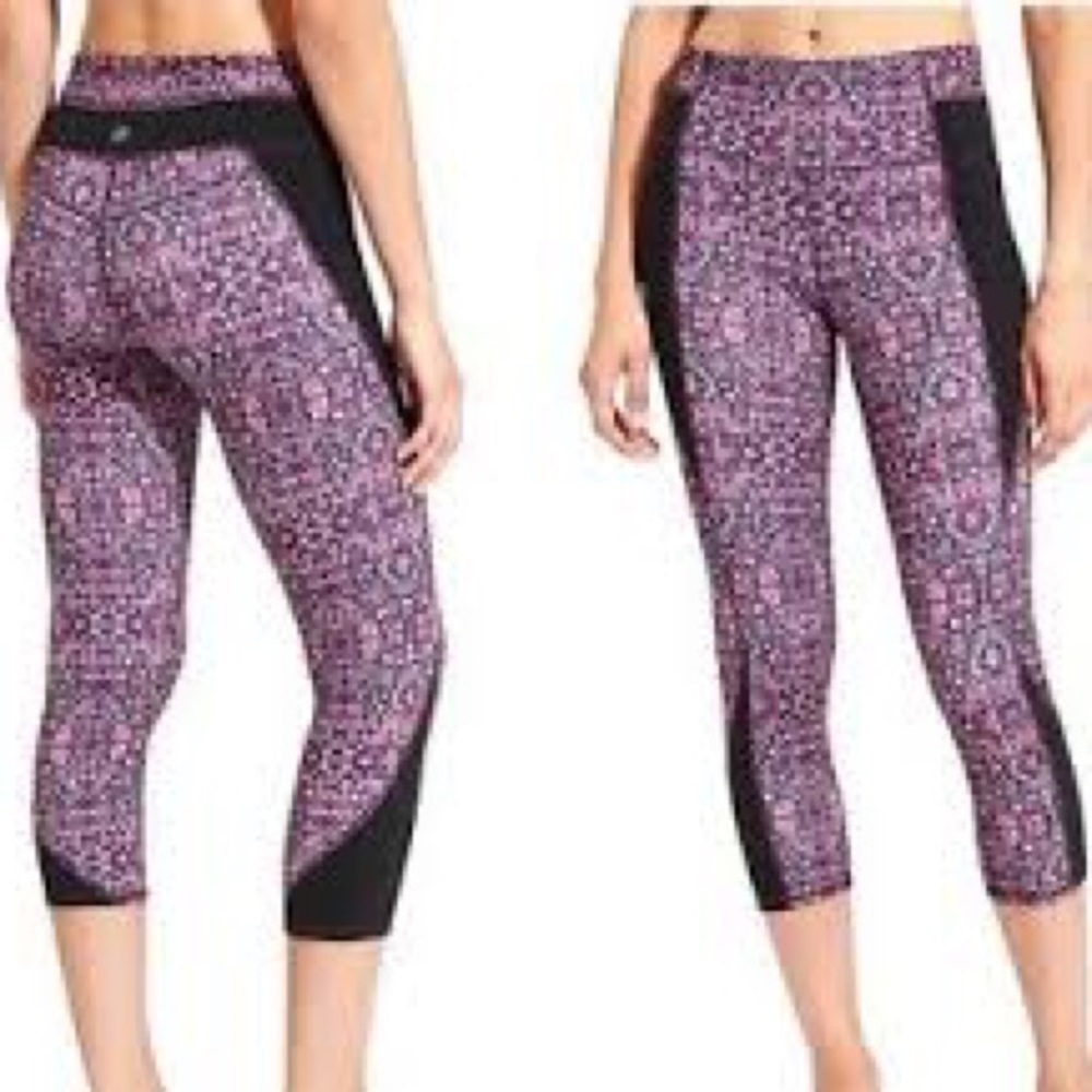 Athleta Tapestry Chaturanga Capri Purple Drama